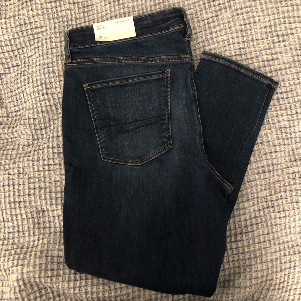 AE 18 Short- High Waisted Jegging - NWT